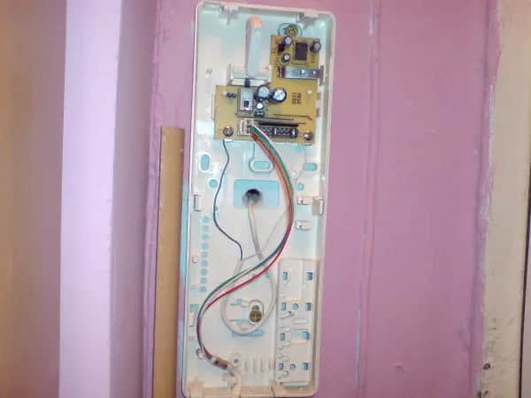 Jak działa domofon w bloku? Mechanizm, typy i awarie