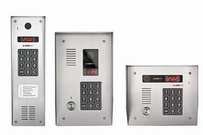 Domofon do bloku: jak wybrać bezpieczny i komfortowy system?