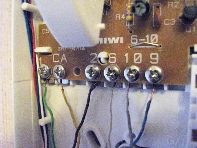 Podłącz domofon 6-żyłowy w bloku: Poradnik DIY z multimetrem